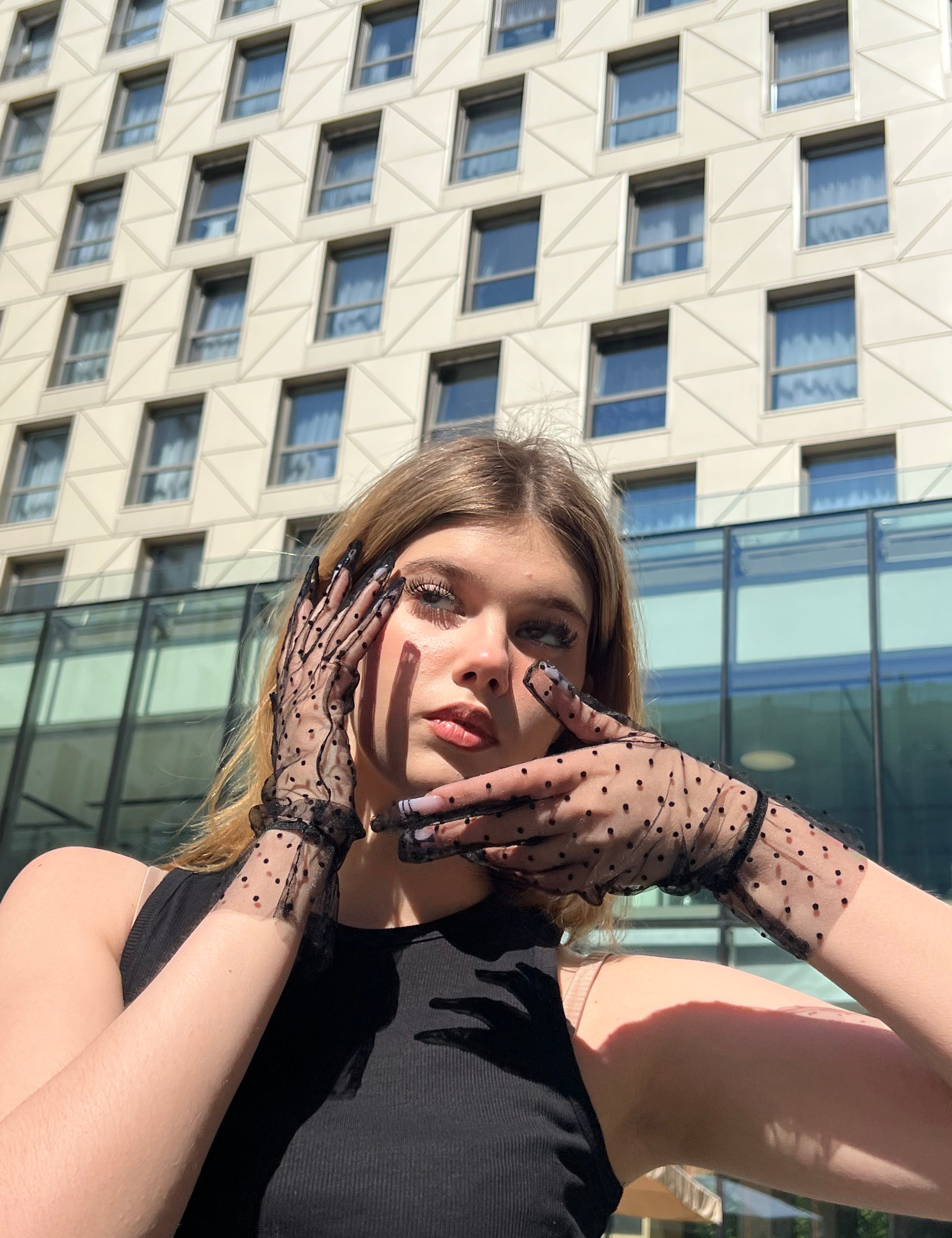 Short Gloves, "Polka Dot” in Black - Stashe