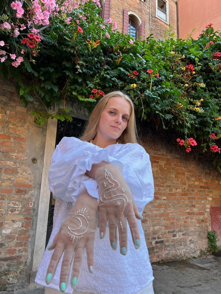 Short Gloves, "Moon & Snake" in White - Stashe