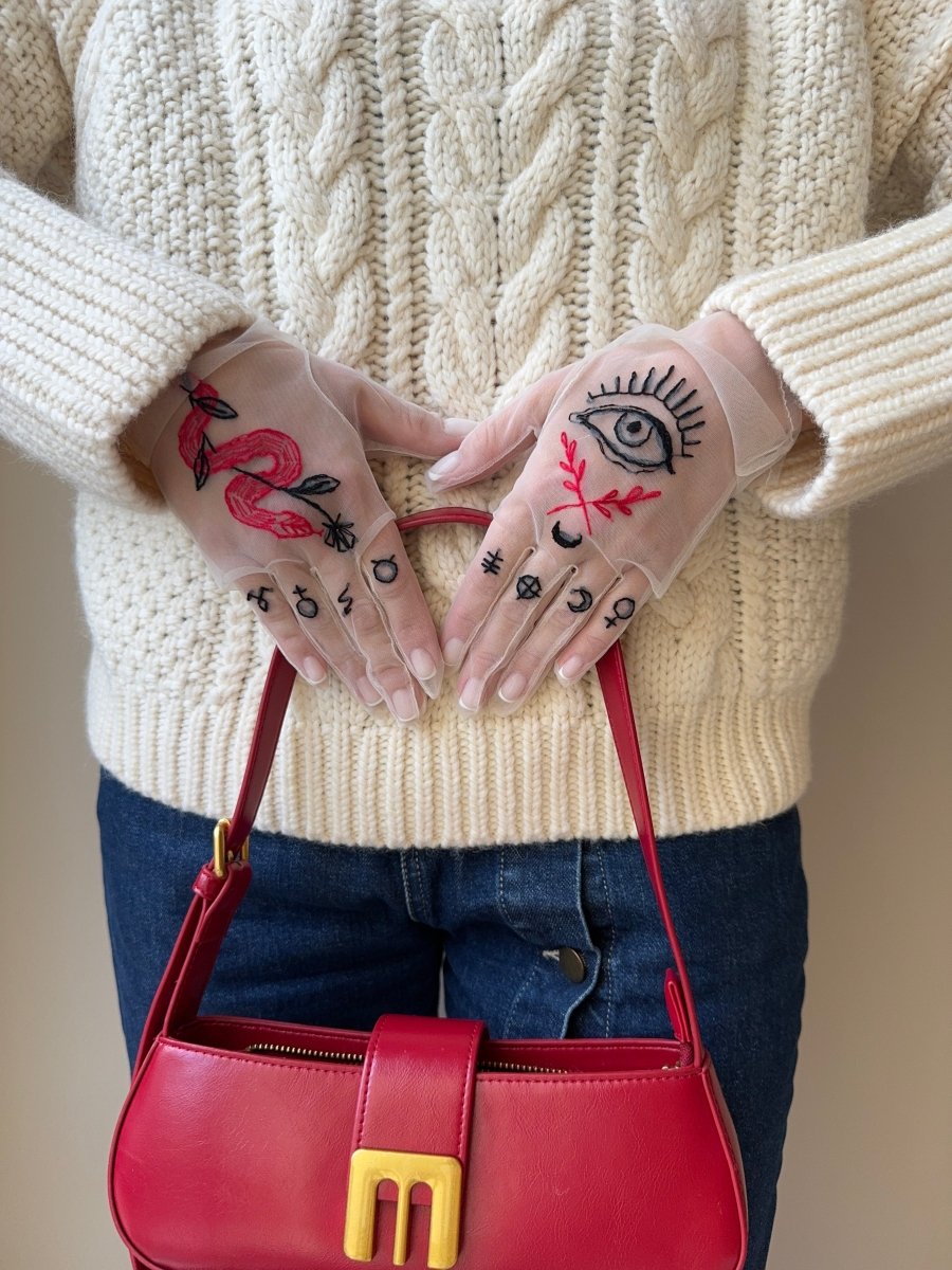 Short Gloves, "Tarot" in White - Stashe