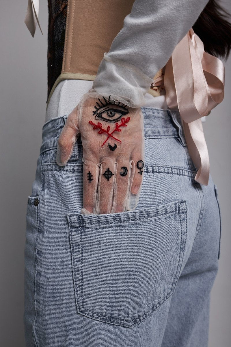 Short Gloves, "Tarot" in White - Stashe
