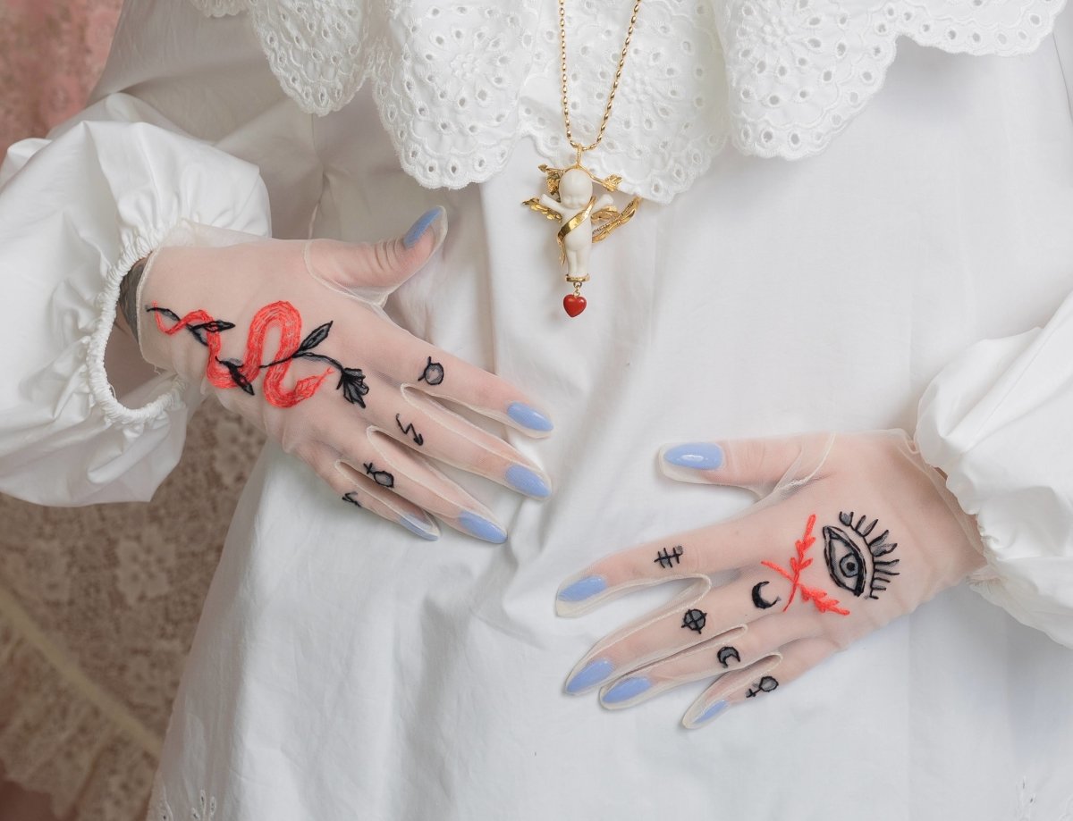 Embroidered Tulle Gloves, "Tarot" in White - Stashe
