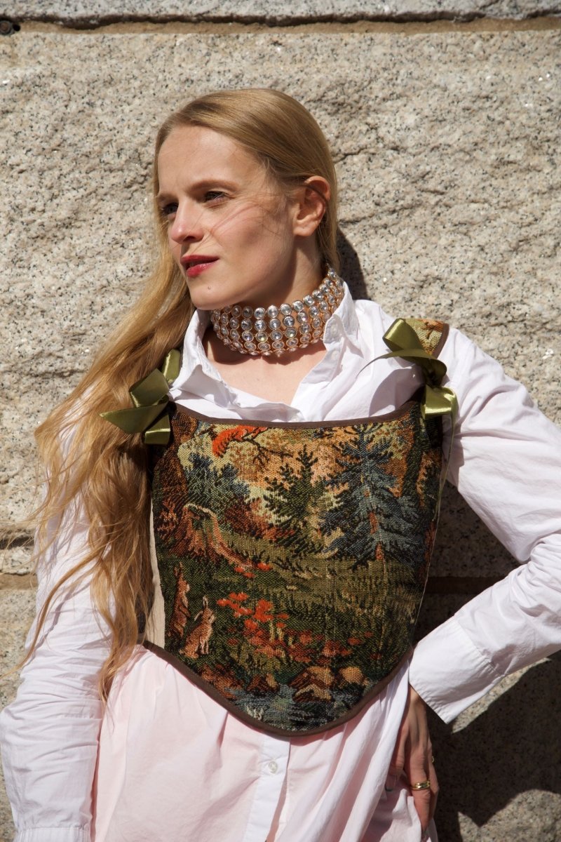 How to wear a corset? 4 outfit ideas - Stashe