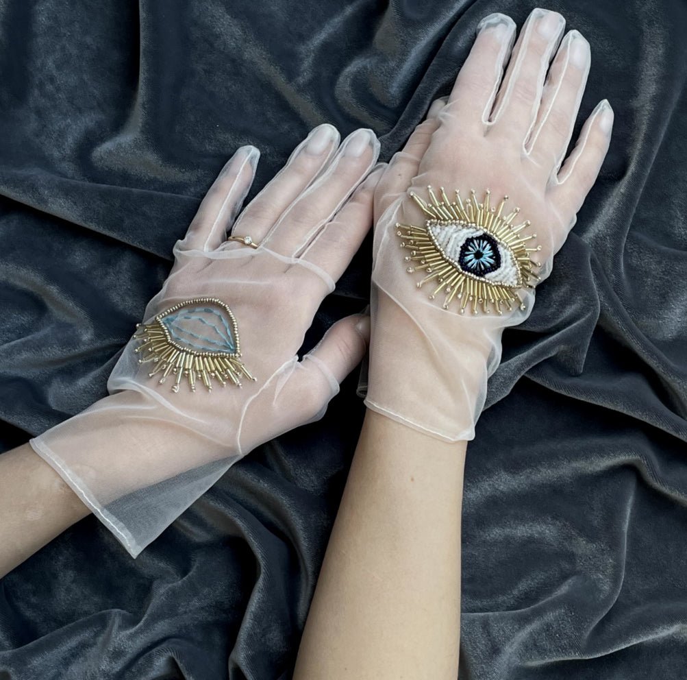 Short Gloves, "Eyes” in White - Stashe