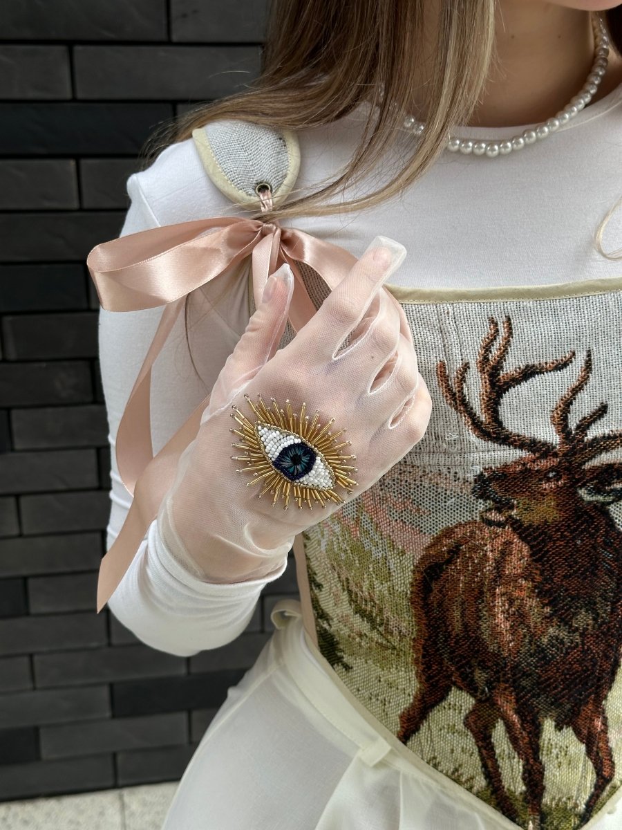 Short Gloves, "Eyes” in White - Stashe