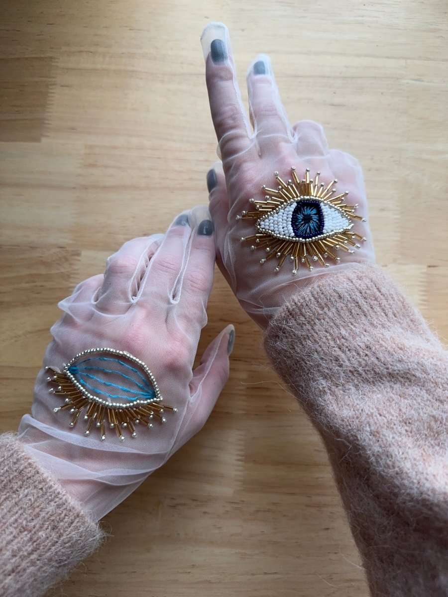 Short Gloves, "Eyes” in White - Stashe