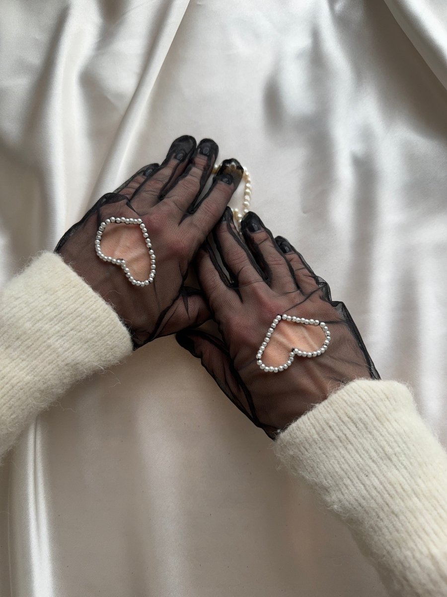 Short Gloves, "Heart" in Black - Stashe