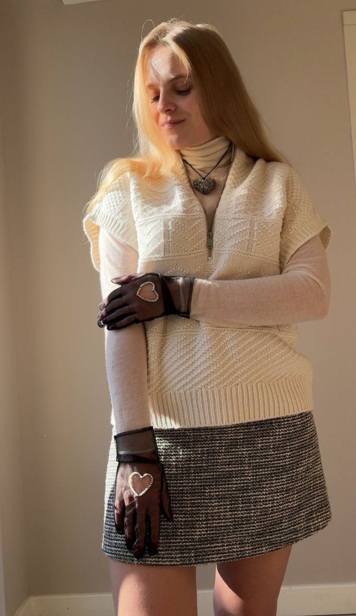 Short Gloves, "Heart" in Black - Stashe