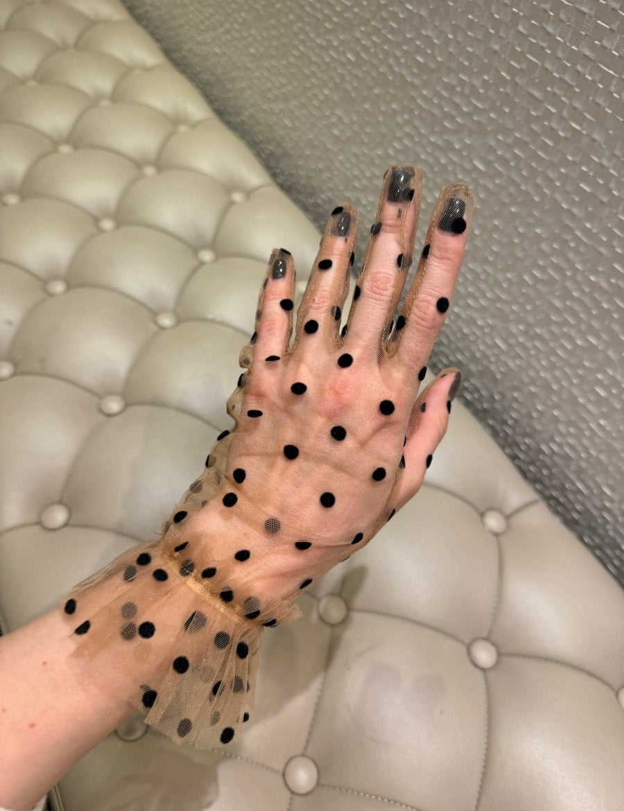 Short Gloves, "Polka Dot” in Beige - Stashe