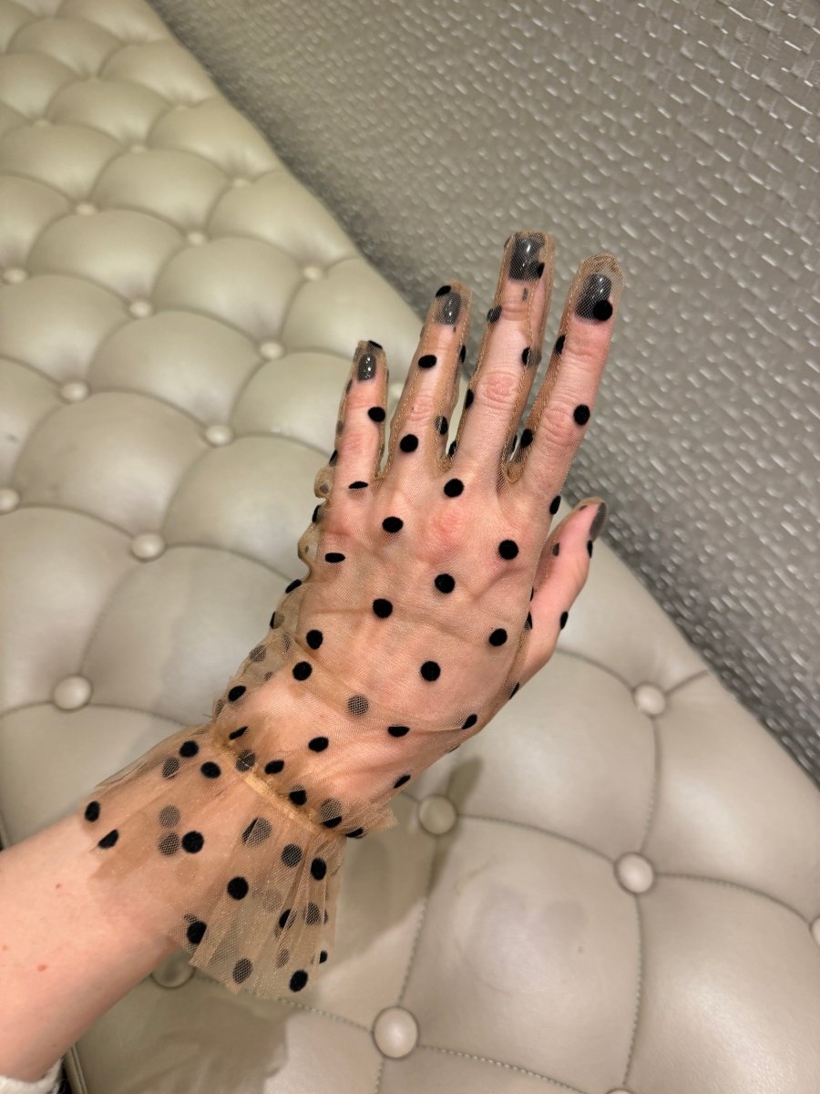 Short Gloves, "Polka Dot” in Beige - Stashe