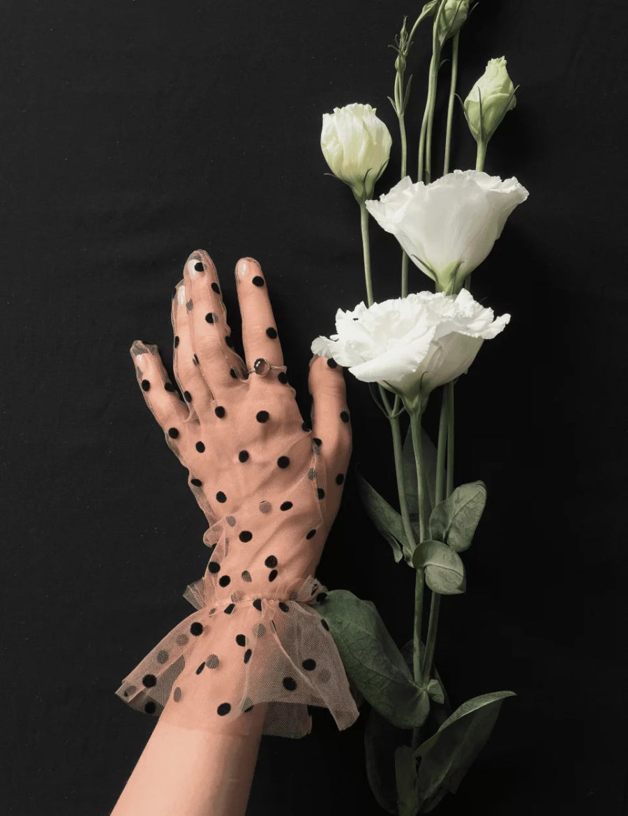 Short Gloves, "Polka Dot” in Beige - Stashe