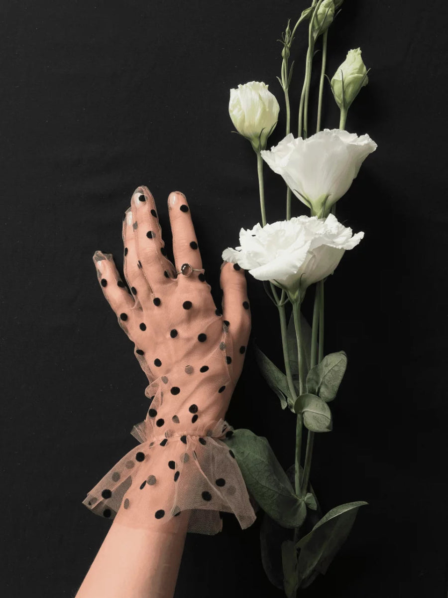 Short Gloves, "Polka Dot” in Beige - Stashe