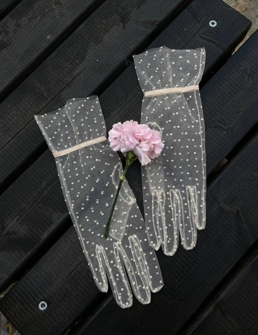 Short Gloves, "Polka Dot” in White - Stashe