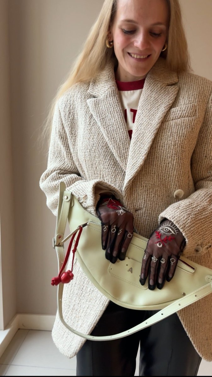Short Gloves, "Tarot" in Black - Stashe