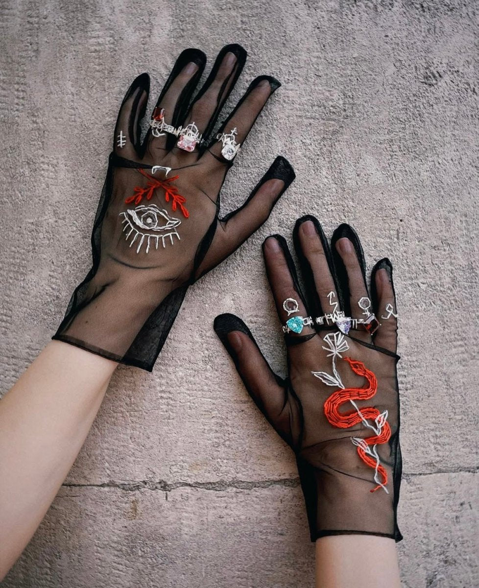 Short Gloves, "Tarot" in Black - Stashe