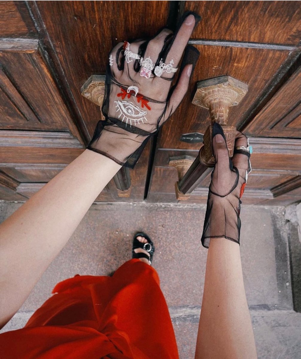Short Gloves, "Tarot" in Black - Stashe