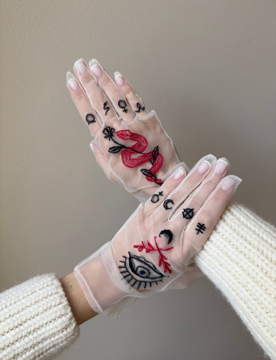 Short Gloves, "Tarot" in White - Stashe